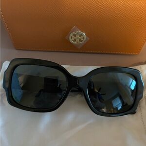 Women’s black Tory Burch New sunglasses